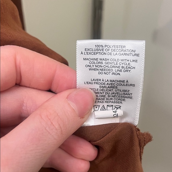 Express: Elegant Brown Pleated Off Shoulder Top - Picture 6 of 6